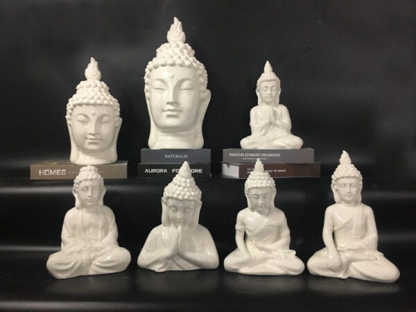 The shiny surface buddha decor