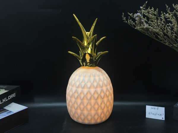 The pineapple decor with LED light - Image 3